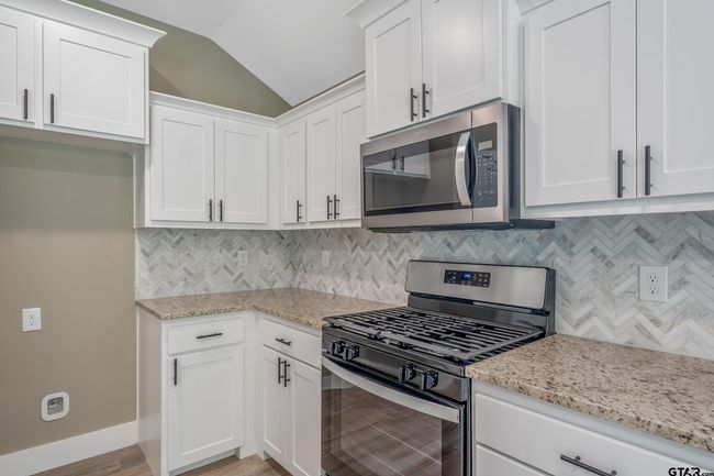16218 Crossing Cir, House other with 3 bedrooms, 2 bathrooms and null parking in Lindale TX | Image 7