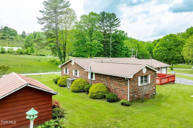 1867 Gentry Creek Rd, House other with 3 bedrooms, 2 bathrooms and null parking in Laurel Bloomery TN | Image 9