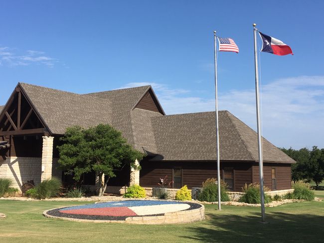Front of Mulligan's Grille and New Golf Course Pro Shop. | Image 12