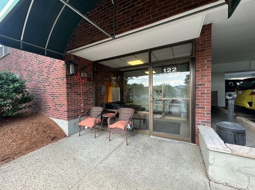 402-122 Main St, Stoneham, MA, 02180-1604 | Card Image