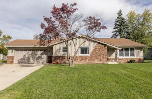 10226 W Steeple View Ln, Franklin, WI, 53132 | Card Image