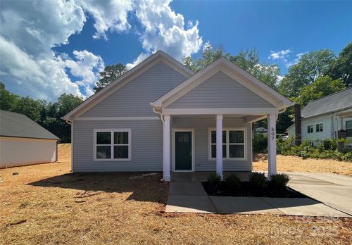 607 Meadow St, Spencer, NC, 28159-2230 | Card Image