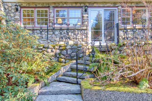 5487 Brooks Road, House other with 4 bedrooms, 4 bathrooms and 6 parking in Halfmoon Bay BC | Image 8