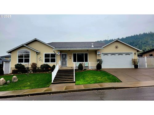 1570 W Basil St, Roseburg, OR, 97471 | Card Image