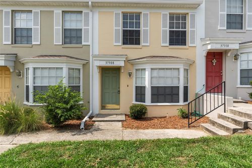 37308 Embassy Park Ln, DADE CITY, FL, 33525-5228 | Card Image