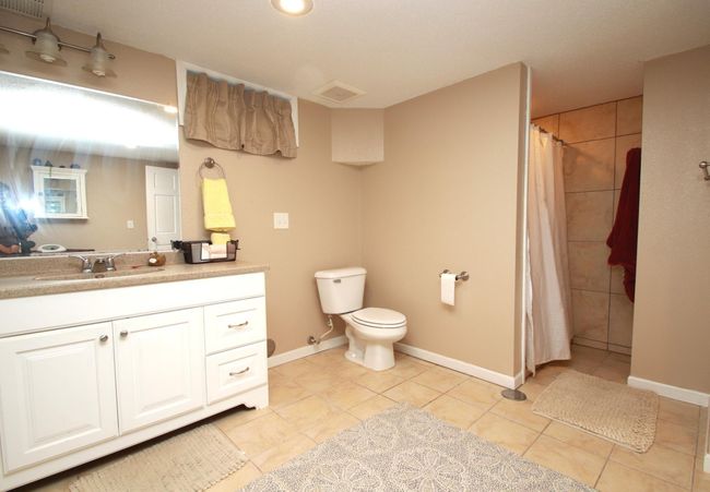 Other side of basement bath | Image 20