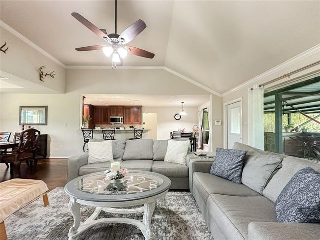 2818 Rustic Wood Ln, House other with 3 bedrooms, 2 bathrooms and 2 parking in Rosharon TX | Image 10