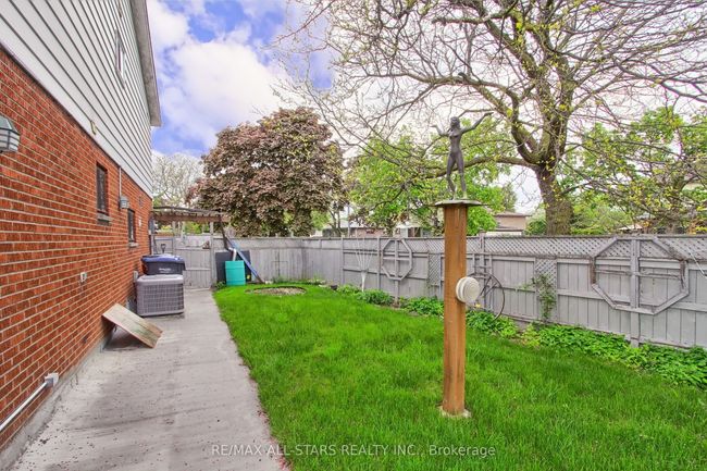 48 Archdekin Dr, House attached with 5 bedrooms, 3 bathrooms and 4 parking in Brampton ON | Image 49