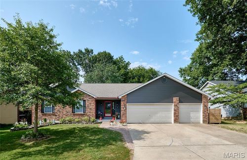 49 Savoy Dr, Lake St Louis, MO, 63367-1101 | Card Image