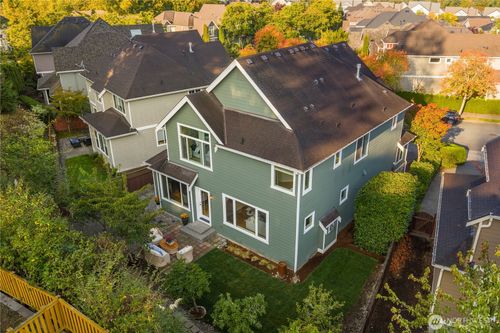 2336 29th Ave Ne, Issaquah, WA, 98029-7360 | Card Image