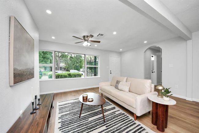 6018 Beekman Rd, House other with 3 bedrooms, 2 bathrooms and null parking in Houston TX | Image 7