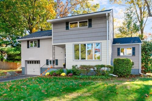 140 Chamberlain Pl, Midland Park, NJ, 07432-1656 | Card Image