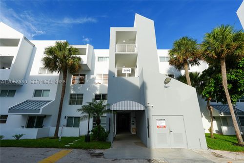 303c-2870 Ne 14th Street Cswy, Pompano Beach, FL, 33062-3647 | Card Image
