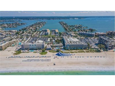 2235 - 5500 Gulf Boulevard, Condo with 1 bedrooms, 1 bathrooms and null parking in St Pete Beach FL | Image 1