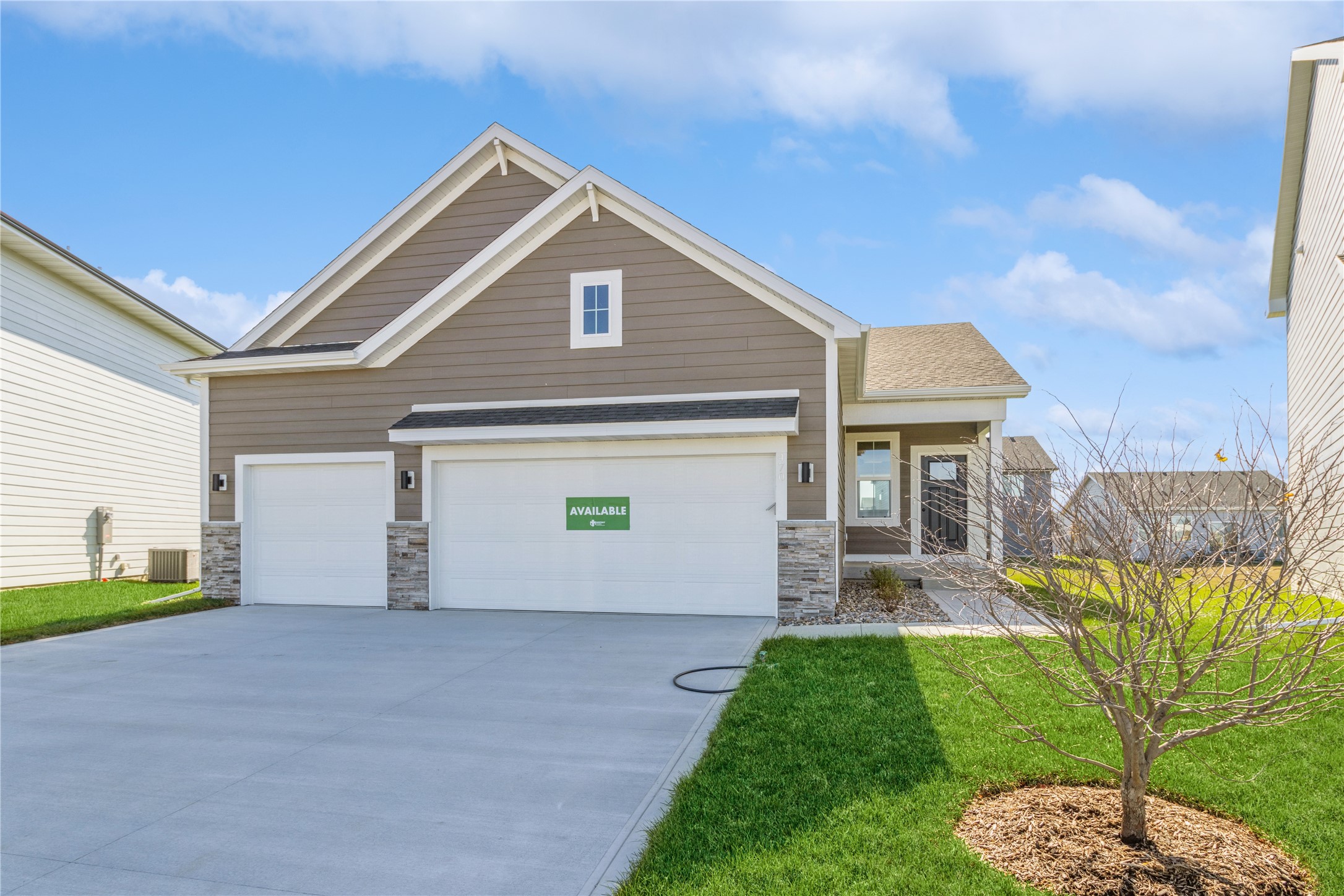 Independence Cir, Waukee, IA 50263