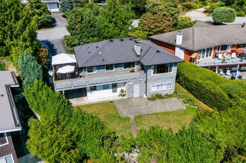 403 Newdale Crt, North Vancouver, BC, V7N3H3 | Card Image