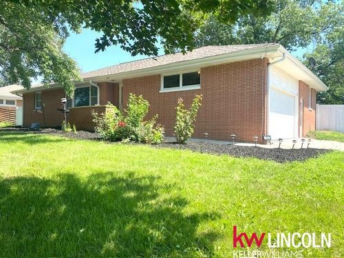 218 Chestnut St, Hickman, NE, 68372-9622 | Card Image