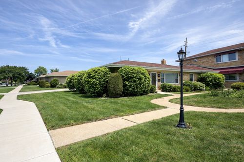 1547 Balmoral Ave, Westchester, IL, 60154-3638 | Card Image