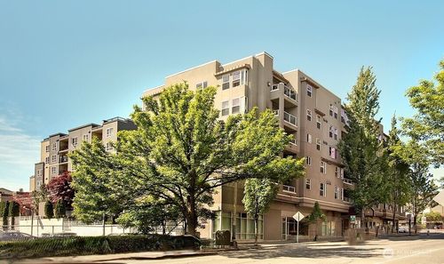 401-4343 Roosevelt Way Ne, Seattle, WA, 98105-4780 | Card Image