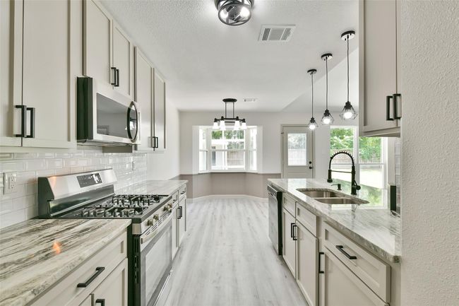1921 Cripple Creek Ln, House other with 4 bedrooms, 2 bathrooms and 2 parking in Pearland TX | Image 12