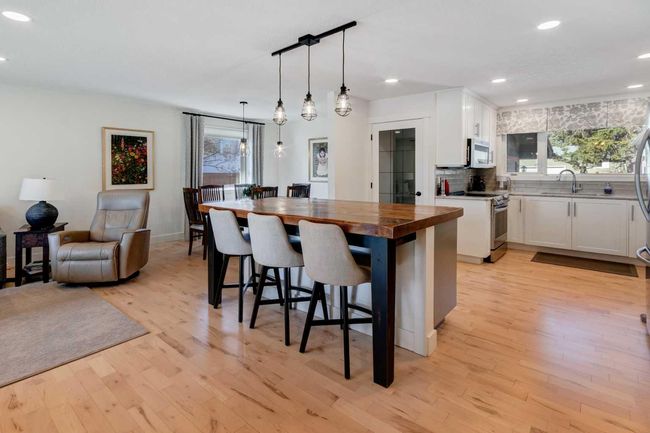2607 Laurel Cres Sw, House other with 3 bedrooms, 3 bathrooms and 2 parking in Calgary AB | Image 7