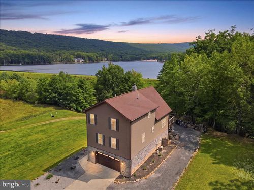 16 Delaware Dr W, Hazleton, PA, 18202-9185 | Card Image