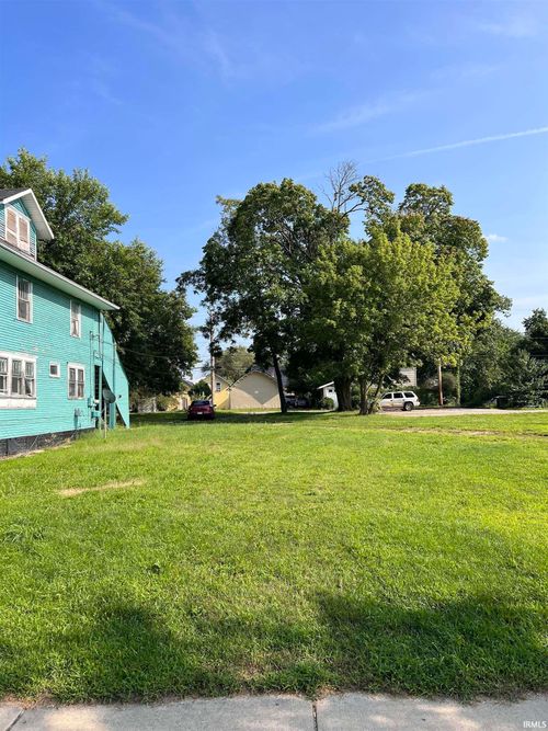 711 W Marion St, Elkhart, IN, 46516-2723 | Card Image