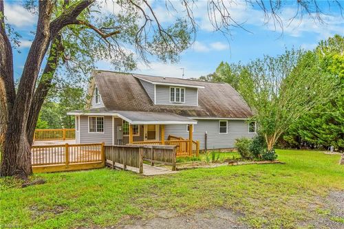 2018 East Rd, Walnut Cove, NC, 27052-7830 | Card Image