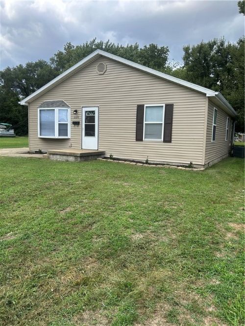 2320 E Locust St, Decatur, IL, 62521-1572 | Card Image