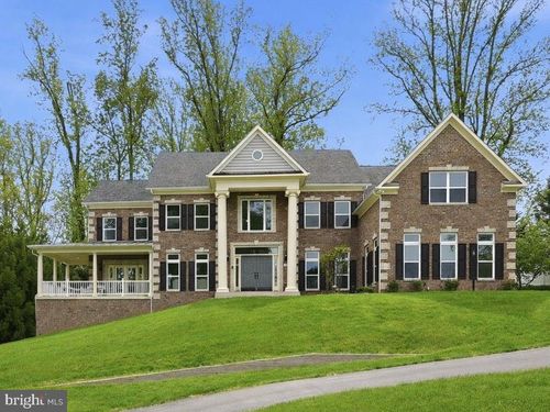 7821 Old Falls Rd, MCLEAN, VA, 22102-2447 | Card Image