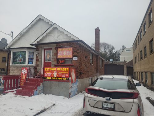 2497 Dufferin St, York, ON, M6B3R3 | Card Image