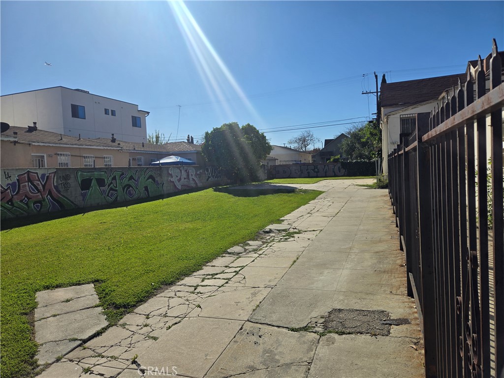 Commercial Sale in Los Angeles 4