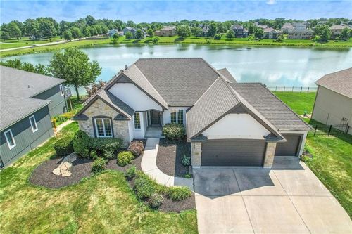 129 Se Chelsea Dr, Lees Summit, MO, 64063-2442 | Card Image