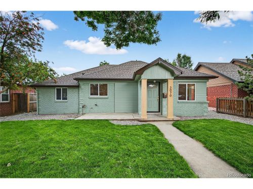 3070 Cherry St, Denver, CO, 80207-2636 | Card Image