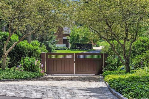 244 Cleft Rd, Mill Neck, NY, 11765-1001 | Card Image