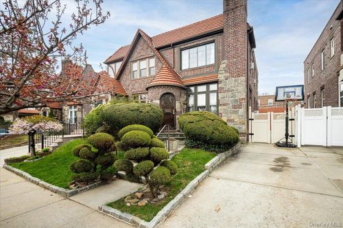 217-16 48th Ave, Bayside Hills, NY, 11364-1318 | Card Image