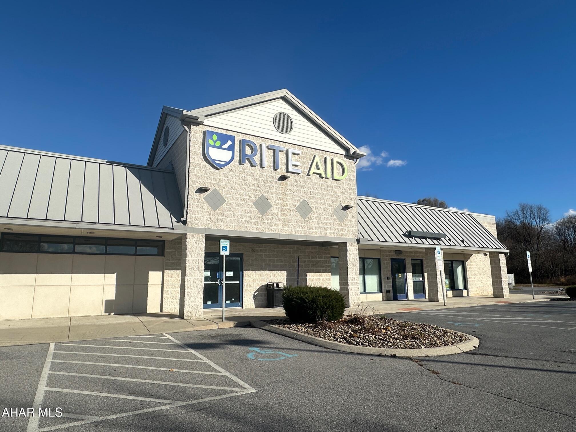 94 June Dr, Roaring Spring, PA 16673
