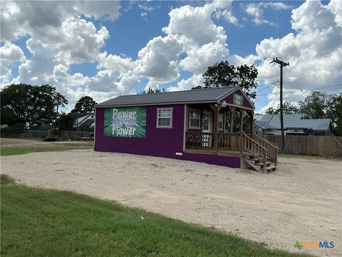 608 E Central Ave, Nixon, TX, 78140-3006 | Card Image