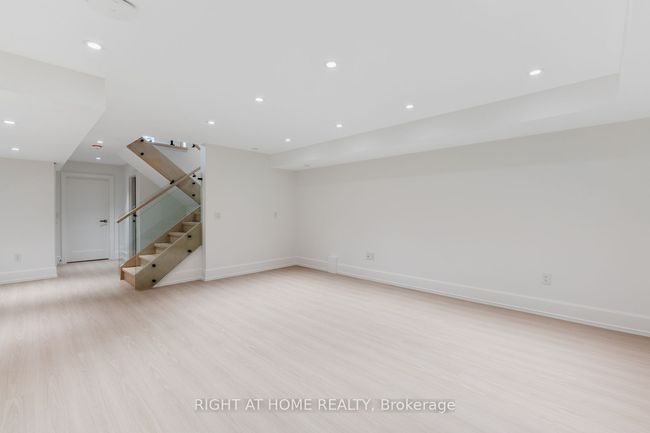 37 Kenilworth Ave, House other with 4 bedrooms, 6 bathrooms and 1 parking in Toronto ON | Image 47