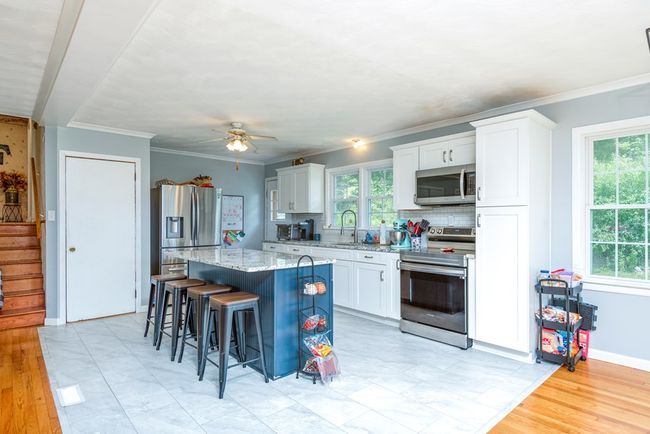 9433 Legend Dr, House other with 3 bedrooms, 1 bathrooms and 1 parking in Glade Spring VA | Image 4
