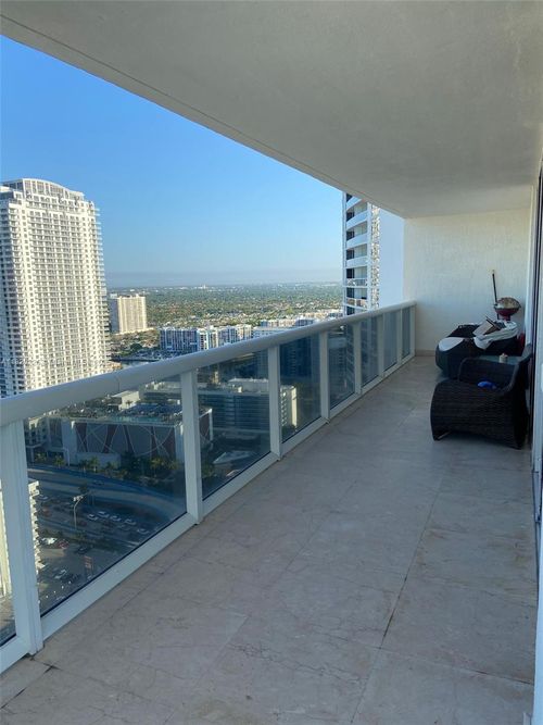 apt-3306-1830 S Ocean Dr, Hallandale Beach, FL, 33009-7712 | Card Image