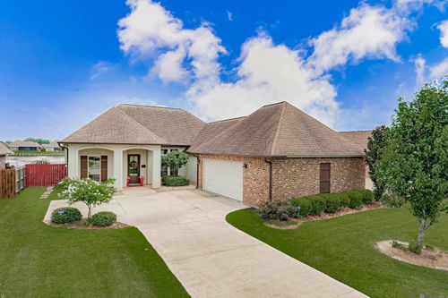 16462 Parker Place Dr, Prairieville, LA, 70769-5403 | Card Image