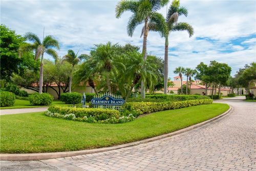 102-5030 Harmony Cir, Vero Beach, FL, 32967-7209 | Card Image