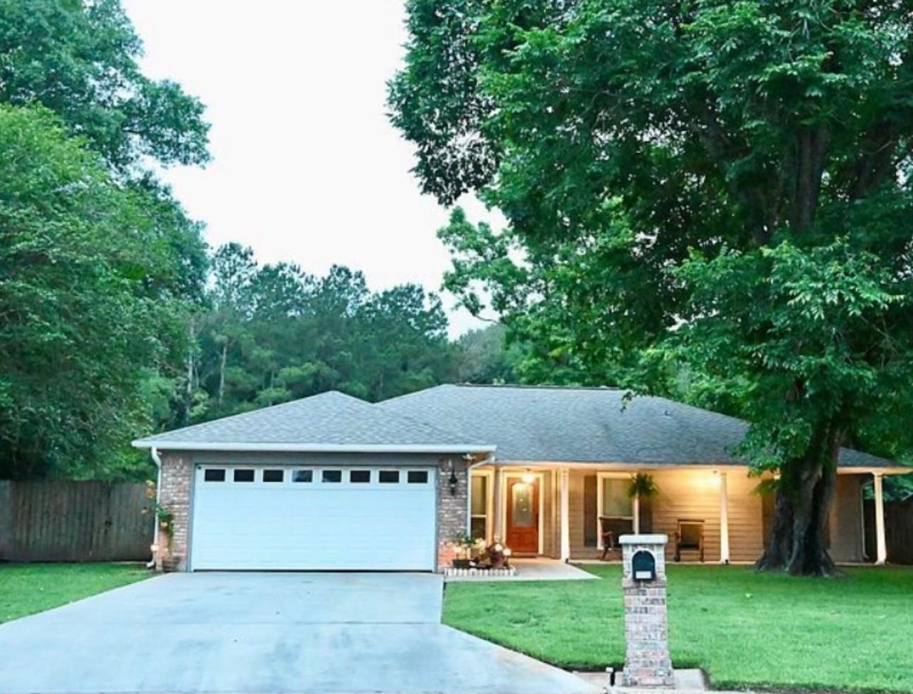 Larch Ln, Beaumont, TX 77713