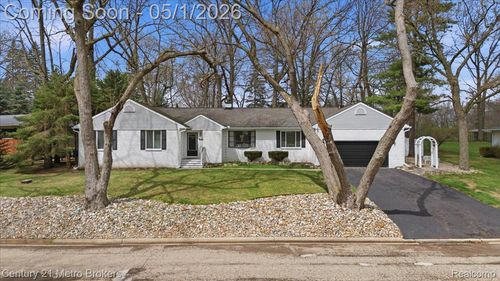 5060 Oneida Dr, Clarkston, MI, 48348-3253 | Card Image