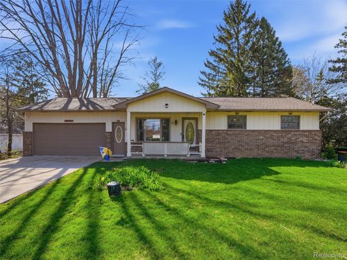 49455 Schoenherr Rd, Shelby Township, MI, 48315-3864 | Card Image