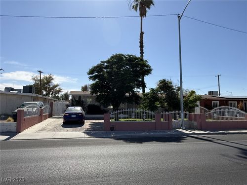 4567 S Nellis Blvd, Las Vegas, NV, 89121-3107 | Card Image