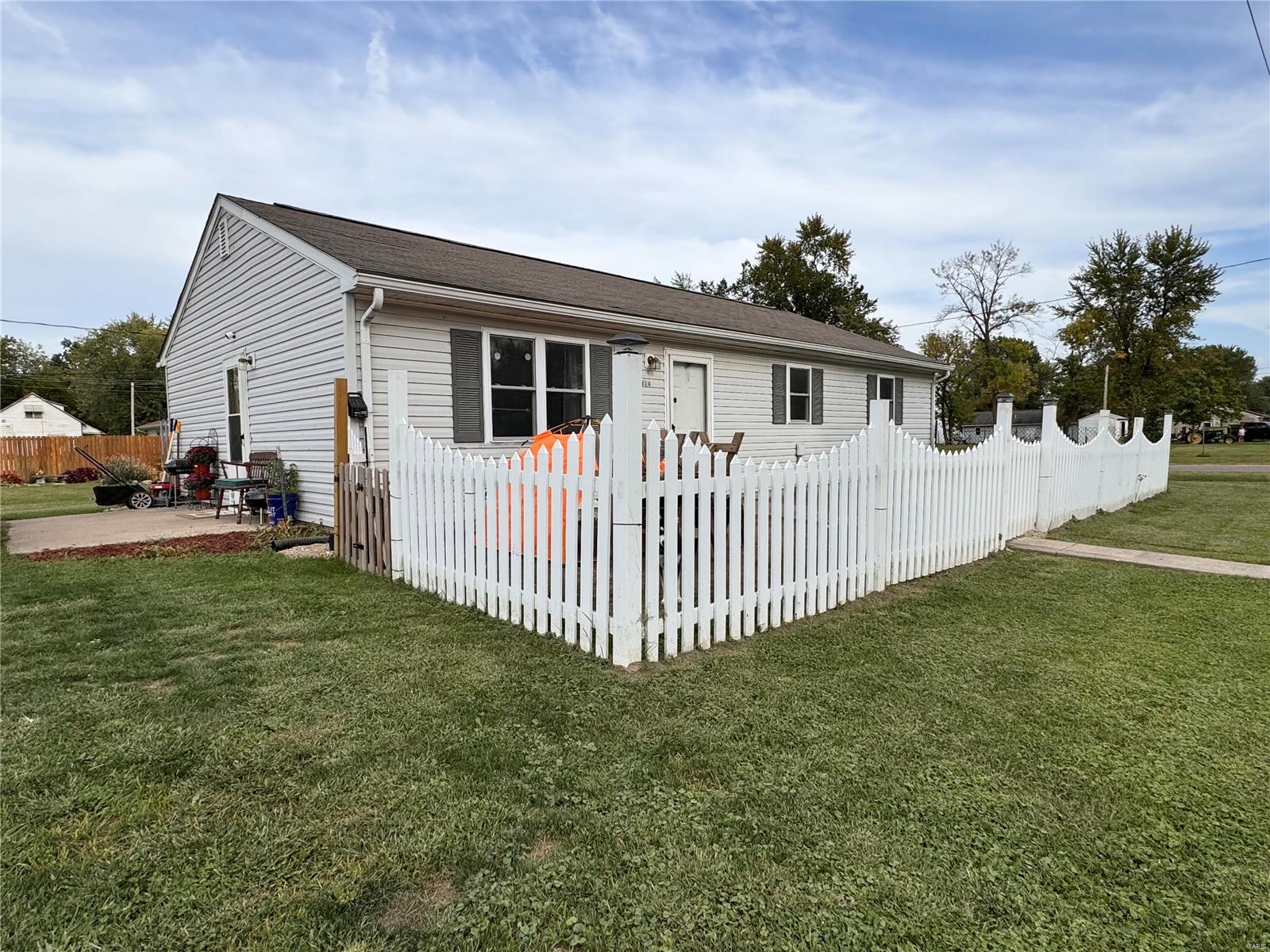 Oak St, Vandalia, MO 63382