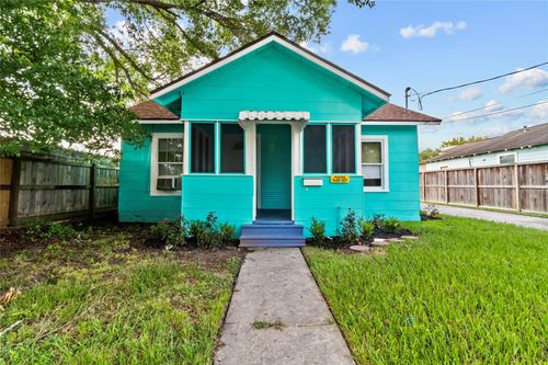 706 E Hunnicutt St, Baytown, TX, 77520-8021 | Card Image