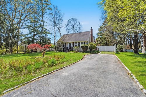 9 White Birch Ln, Remsenburg, NY, 11960-2062 | Card Image
